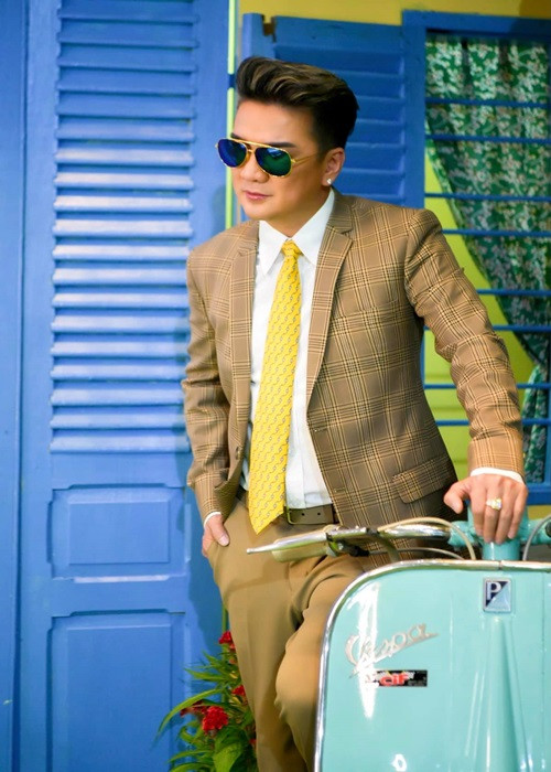 Hồi tháng 8/2021, Mr Đàm chia sẻ rằng anh vẫn giữ nguyên quan điểm về phát ngôn "Đàm Vĩnh Hưng là vùng đất cấm" từng gây ồn ào bởi: “Nếu có tư duy bạn sẽ hiểu rằng ai cũng được quyền nói mình là vùng đất cấm. Theo tôi, bạn có quyền cấm người khác xâm hại, bôi nhọ mình”. Ảnh: FB Đàm Vĩnh Hưng