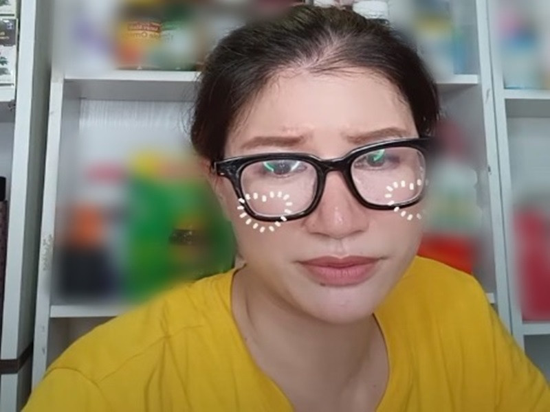 Trang Trần một mực phủ nhận chất vấn Hồ Văn Cường. "Không có chuyện chị Nhung ăn chặn tiền của Hồ Văn Cường. Mẹ con Hồ Văn Cường biết rõ số tiền đó là bao nhiêu nhưng lại cứ nhờ chị giữ hộ. Chị Nhung còn bảo tôi, đợi Hồ Văn Cường thi học kỳ xong thì trao trả", Trang Trần nhấn mạnh. Ảnh: Đất Việt