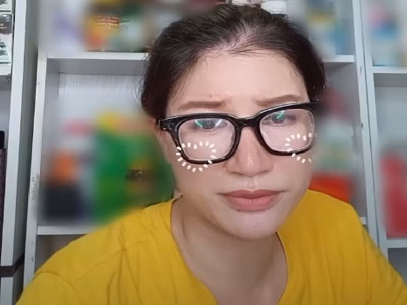 Trang Trần một mực phủ nhận chất vấn Hồ Văn Cường. "Không có chuyện chị Nhung ăn chặn tiền của Hồ Văn Cường. Mẹ con Hồ Văn Cường biết rõ số tiền đó là bao nhiêu nhưng lại cứ nhờ chị giữ hộ. Chị Nhung còn bảo tôi, đợi Hồ Văn Cường thi học kỳ xong thì trao trả", Trang Trần nhấn mạnh. Ảnh: Đất Việt