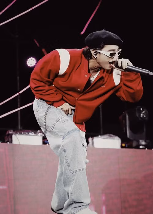 Sơn Tùng M-TP biểu diễn tại một sự kiện vào tháng 4/2021. Ảnh: FB Sơn Tùng M-TP