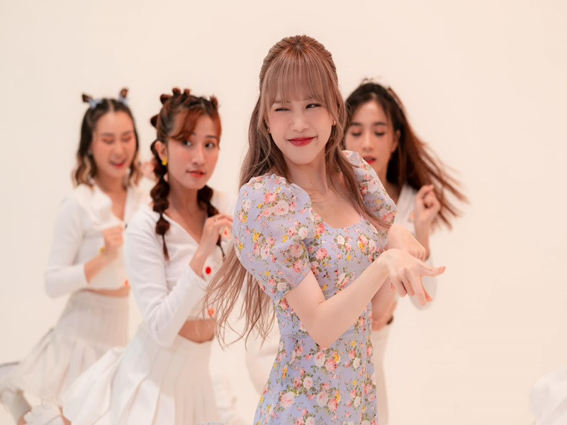 Giống Sơn Tùng M-TP, Thiều Bảo Trâm ra mắt sản phẩm âm nhạc mới sau ồn ào. MV “Love rosie” của cô được giới thiệu vào tháng 5/2021. Ảnh: FB Thiều Bảo Trâm