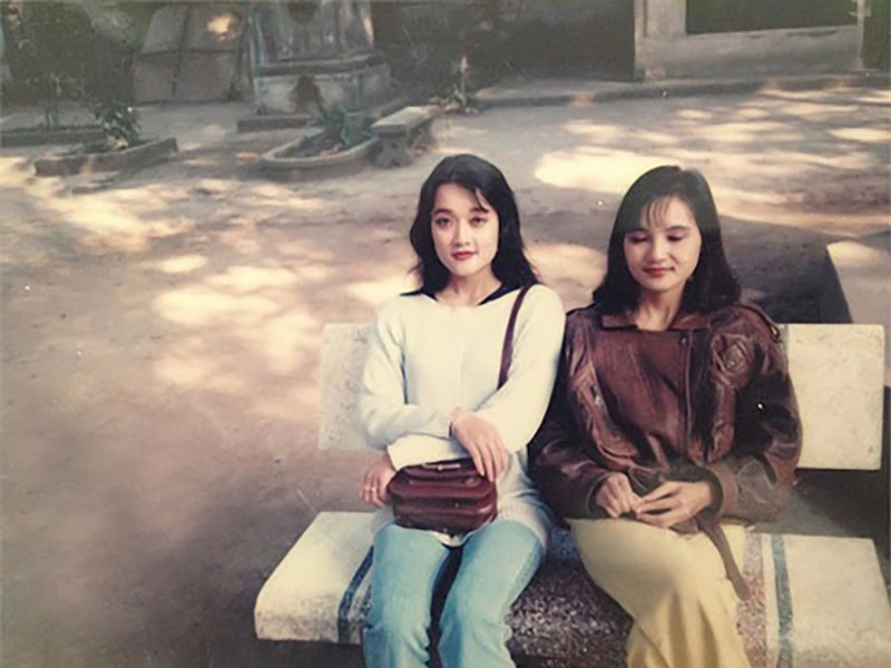 Ở tuổi đôi mươi, Vân Dung xinh đẹp, ăn mặc sành điệu. Ảnh: FB Vân Dung