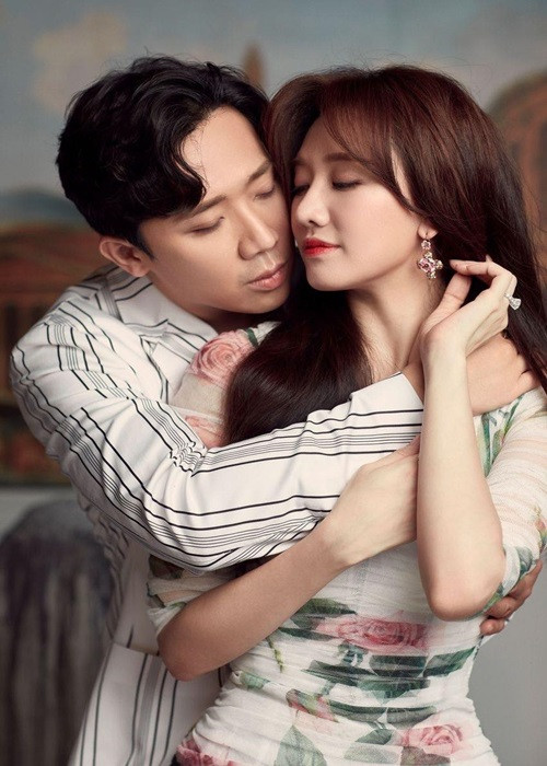 Hari Won thường chia sẻ niềm tự hào về hôn nhân của cô với Trấn Thành. Nữ ca sĩ từng bày tỏ, cuộc đời cô từ đầu đến giờ cái gì cũng thấy sai, chỉ có lấy Trấn Thành là không sai. Khi Trấn Thành vướng thị phi, Hari Won luôn đứng về phía chồng.