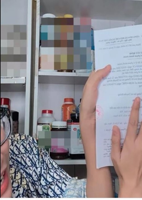 Trước quyết định bị xử phạt, Trang Trần cho rằng: “Đáng lẽ tôi phải bị phạt từ lâu rồi để đỡ chửi bậy. Có gì đâu mà phải cay... Tôi ước mơ được phạt 7,5 triệu lâu rồi vì tôi nói tục chửi thề bị lên VTV rồi”. Cựu người mẫu nói thêm, từ nay, cô không dám chửi tục. Ảnh: Người lao động