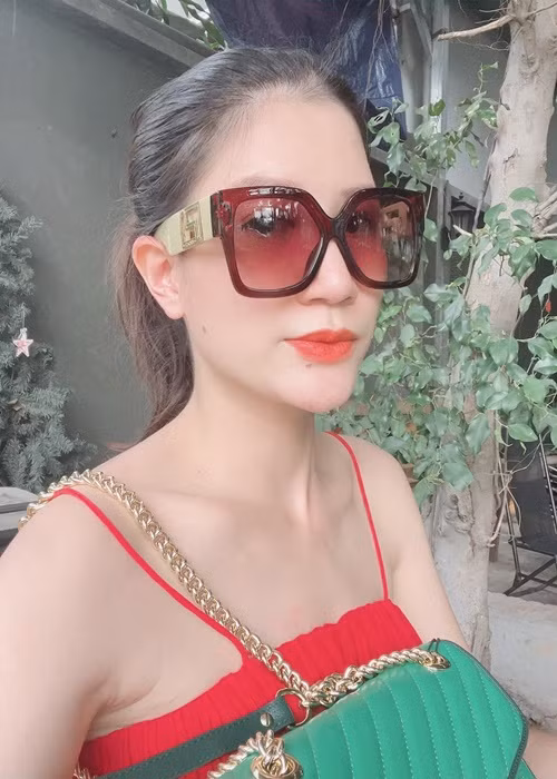 Không chỉ Trang Trần bị phạt vì vạ miệng, nhiều nghệ sĩ cũng bị tuýt còi như: Angela Phương Trinh, MC Trác Thúy Miêu, Hòa Minzy, Đàm Vĩnh Hưng, Ngô Thanh Vân, Cát Phượng Ảnh: FB Trang Trần