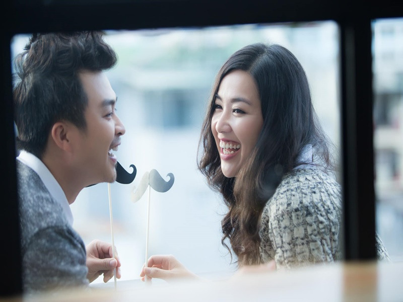 Trong khoảng thời gian 12 năm hẹn hò, mối quan hệ của Lê Khánh và Tuấn Khải chỉ có bạn bè thân thiết mới biết. Vì vậy, khi ảnh cưới của cặp đôi bị rò rỉ, khán giả không khỏi bất ngờ.