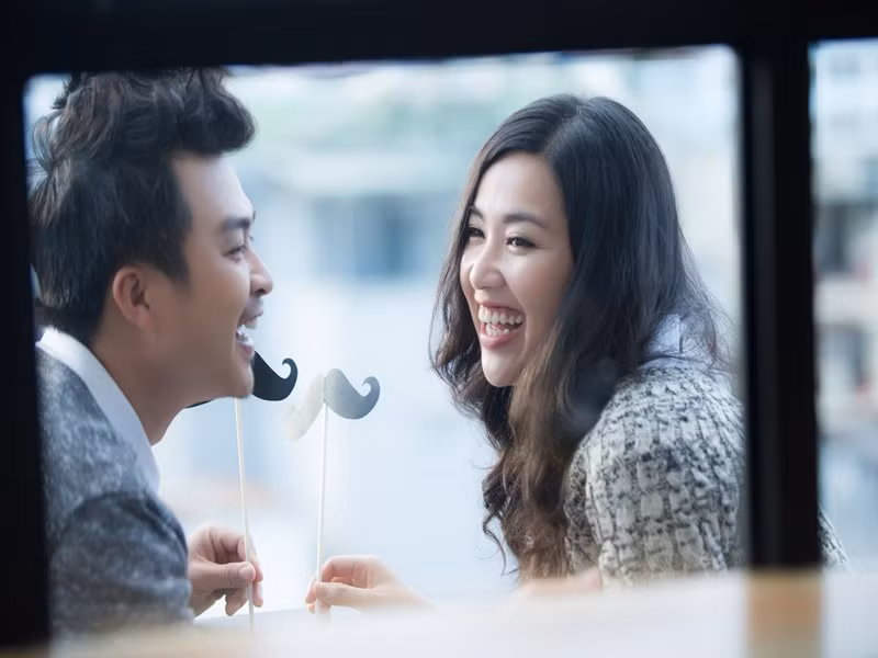 Trong khoảng thời gian 12 năm hẹn hò, mối quan hệ của Lê Khánh và Tuấn Khải chỉ có bạn bè thân thiết mới biết. Vì vậy, khi ảnh cưới của cặp đôi bị rò rỉ, khán giả không khỏi bất ngờ.