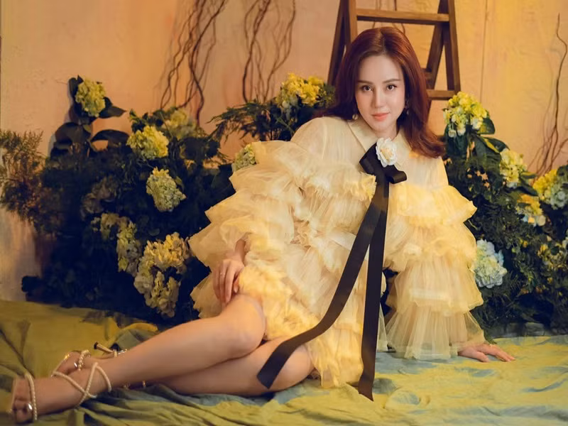 Ngoài bị bà Hằng tung tin đồn bị rút đơn tố cáo, Vy Oanh còn bị cư dân mạng ác ý sửa thông tin trên Wikipedia. Ảnh: FBNV