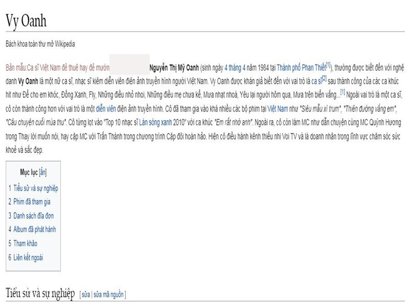 Cụ thể, trên Wikipedia, vào sáng ngày 3/10, phần tiểu sử của Vy Oanh bị chỉnh sửa, thay thế bằng lời tố đời tư của bà Phương Hằng. Ảnh chụp màn hình