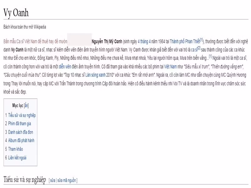 Cụ thể, trên Wikipedia, vào sáng ngày 3/10, phần tiểu sử của Vy Oanh bị chỉnh sửa, thay thế bằng lời tố đời tư của bà Phương Hằng. Ảnh chụp màn hình