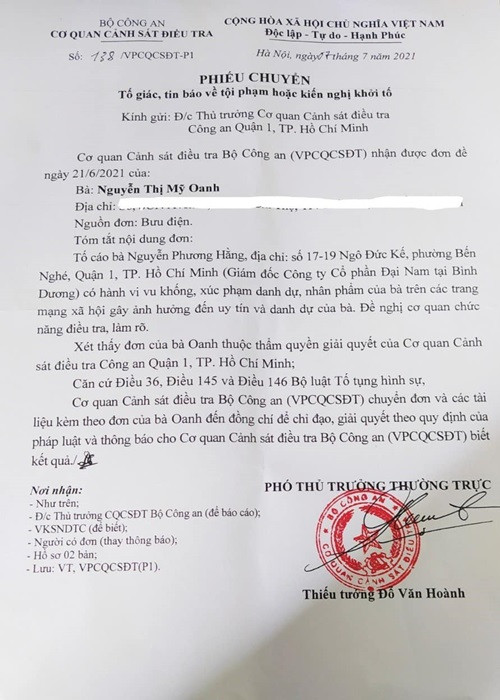Nữ ca sĩ viết trên trang cá nhân: “Như đã thông tin trước đó Vy Oanh nộp đơn kiện bà Nguyễn Phương Hằng về toàn bộ các thông tin vu khống trắng trợn đến Phòng cảnh sát hình sự CA TP.HCM và Cơ quan cảnh sát điều tra của Bộ Công An từ cuối tháng 6. Tin vui là đơn đã được đi theo quy trình tiếp nhận cả 2 nơi và đang trong quá trình điều tra, xử lý. Thông thường từ 2-8 tháng (tuỳ theo loại tội phạm) đơn sẽ được xử lý, nhưng do tình hình dịch bệnh 3 tháng nay nên quy trình có thể chậm hơn vài tháng nữa. Cho dù bao lâu Vy Oanh cũng sẽ đi đến cùng". Ảnh: FBNV