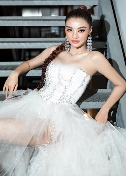 Nàng á hậu khẳng định, cô không hối hận khi quyết định dao kéo. Ảnh: FB Kiều Loan