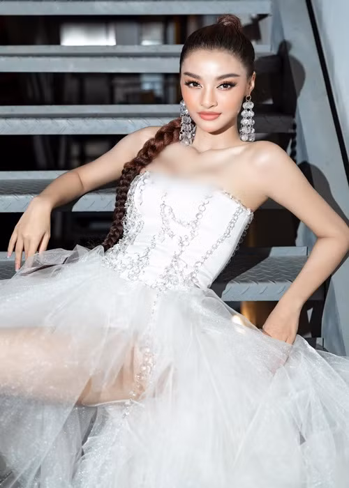 Nàng á hậu khẳng định, cô không hối hận khi quyết định dao kéo. Ảnh: FB Kiều Loan
