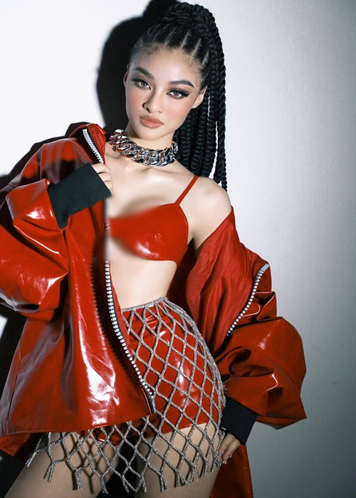 Kiều Loan thực hiện độn cằm, nâng ngực để có nhan sắc như hiện tại. Ảnh: FB Kiều Loan