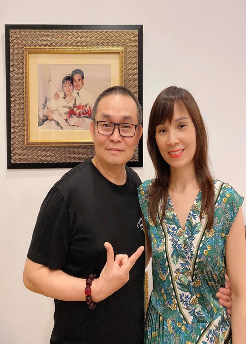 Theo Xuân Hinh, vợ anh không cần tiền mà chỉ cần chồng, cần con nên nam nghệ sĩ mà cứ chạy show triền miên thế nào vợ anh cũng than thở.