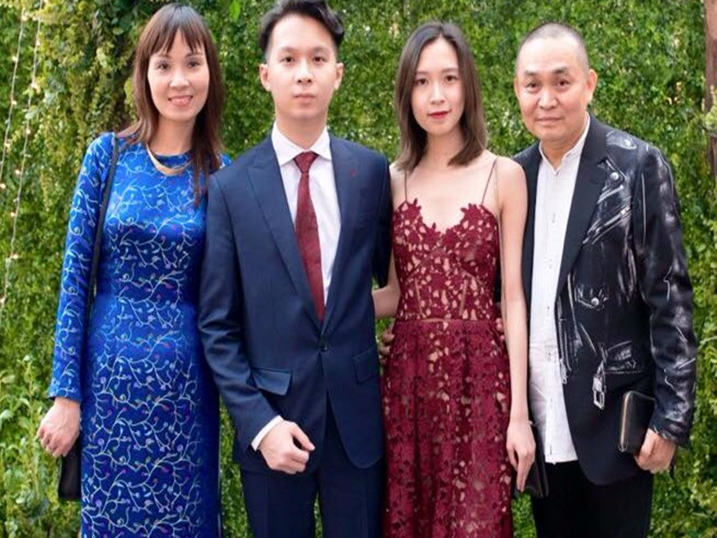 Trong cuộc phỏng vấn với Khoa học và đời sống, Xuân Hinh cho biết, hai con của anh có năng khiếu nghệ thuật, nhưng nhất định không theo nghề bố. Nam nghệ sĩ tôn trọng quyết định của các con.