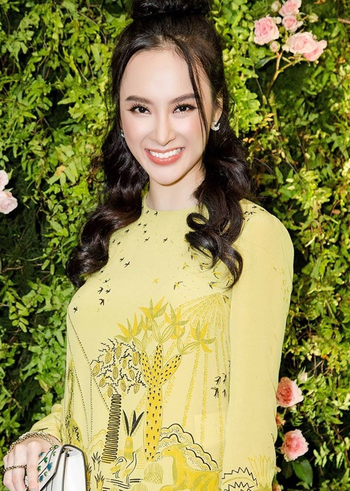 Theo Zing, đầu tháng 9, Chánh thanh tra Sở Thông tin và Truyền thông TP.HCM yêu cầu Angela Phương Trinh gỡ bỏ nội dung sai sự thật, gây hiểu nhầm về khả năng phòng, điều trị bệnh của sản phẩm từ giun đất. Sau đó, phía nữ diễn viên xóa các bài viết gây ồn ào. Ảnh: FB Angela Phương Trinh