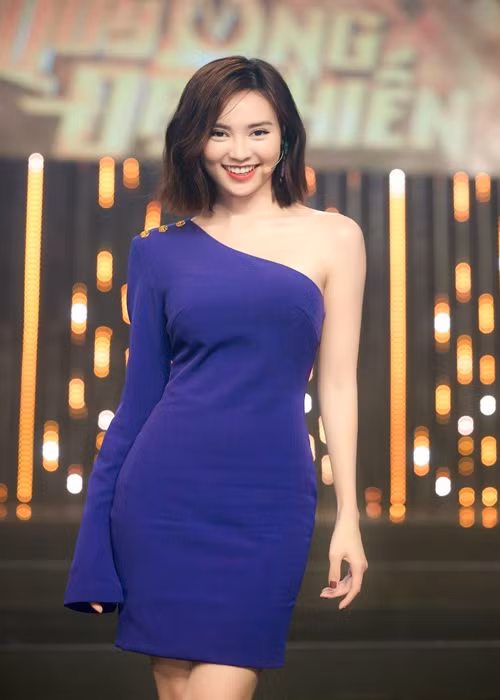 Ở một diễn biến khác, Lan Ngọc úp mở độc thân. Cô viết: "Trời ơi con bé còn nhỏ, bé còn bơ vơ một mình nên đừng ghép hai người bạn của em với em nữa”. Việc Lan Ngọc và Chi Dân khẳng định độc thân làm rộ tin đồn cả hai chia tay vào cuối năm 2020. Ảnh: FB Lan Ngọc