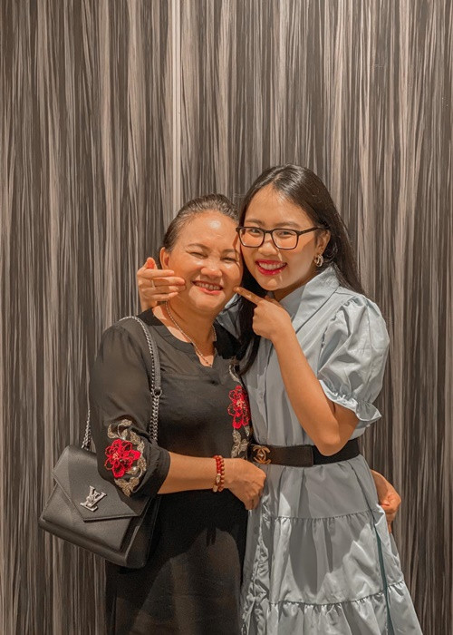 Gia đình của Phương Mỹ Chi có cuộc sống sung túc nhờ nữ ca sĩ giỏi kiếm tiền. Ảnh: FB Phương Mỹ Chi