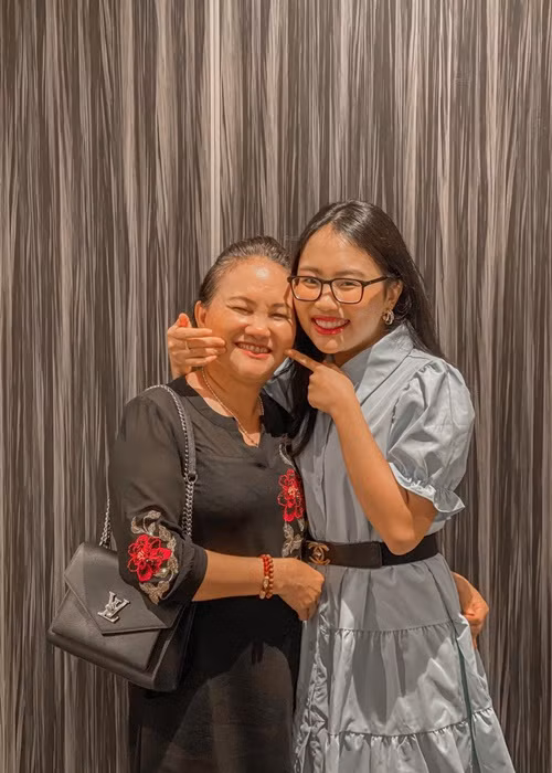 Gia đình của Phương Mỹ Chi có cuộc sống sung túc nhờ nữ ca sĩ giỏi kiếm tiền. Ảnh: FB Phương Mỹ Chi