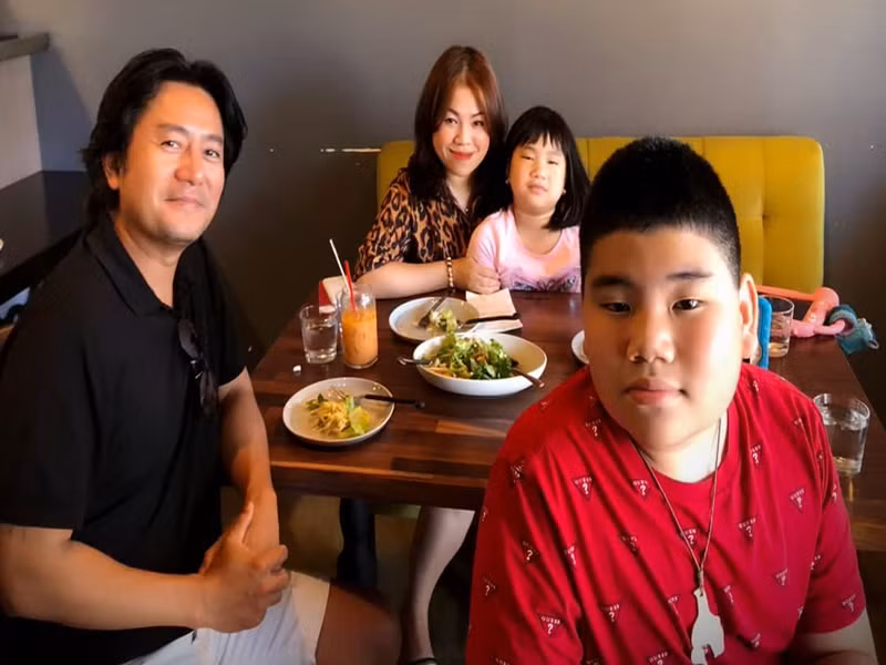 Nam diễn viên và vợ cũ hội ngộ trong ngày sinh nhật của con trai đầu lòng hồi tháng 9/2021. Ảnh: FB Trương Minh Cường