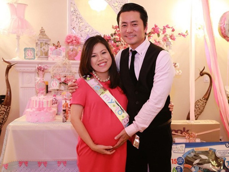 "Vua quảng cáo Việt Nam" một thời không ít lần nói cảm ơn vợ vì chịu đựng nhiều tai tiếng để cùng anh chăm sóc con cái. Ảnh: Vietnamnet