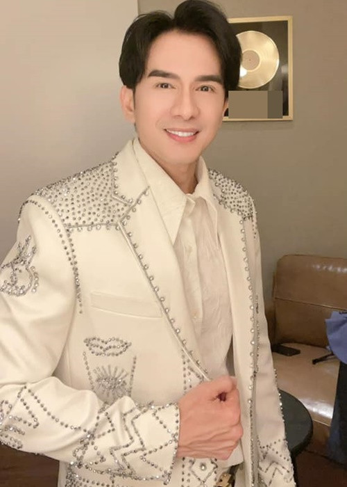 Đan Trường cũng xác nhận hôn nhân tan vỡ trong năm 2021. Nam ca sĩ chia tay doanh nhân Thủy Tiên. Con trai của Đan Trường sống cùng vợ cũ của nam ca sĩ.