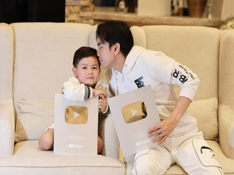 Khi chưa ly hôn, Đan Trường thường xuyên vắng nhà vì công việc ở Việt Nam. Từ tháng 6/2021 đến nay, nam ca sĩ vẫn ở Mỹ ca hát và cùng vợ cũ chăm lo cho con trai.