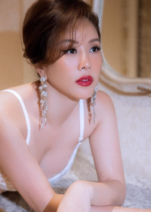 Khi chưa yêu và kết hôn với doanh nhân Trí Tống, Thu Hoài được rất nhiều đàn ông giàu có theo đuổi nhưng không đi đến đâu. Ảnh: FB Thu Hoài