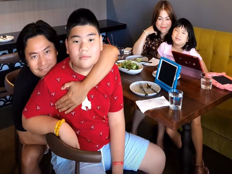 1 năm sau đám cưới, vợ chồng Jang Dong Gun phiên bản Việt sang Mỹ định cư. Trong 8 năm chung sống, cặp đôi có với nhau 2 nhóc tì: bé trai Gia Bảo và bé gái Bình Nhi. Hiện tại, Trương Minh Cường và vợ cũ giữ mối quan hệ tốt đẹp. Ảnh: FB Trương Minh Cường