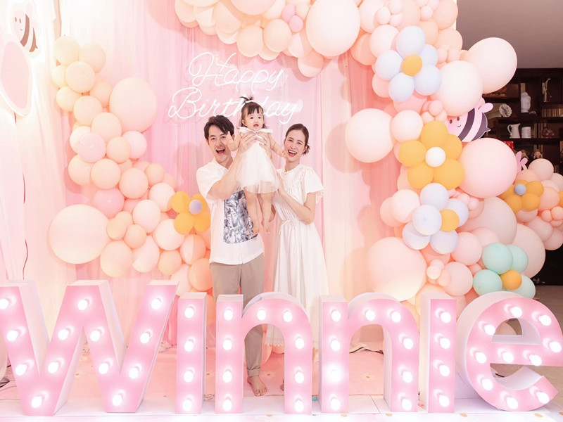 Tiệc sinh nhật thứ hai của con gái Ông Cao Thắng có tông màu hồng.
