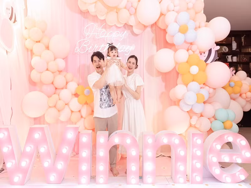 Tiệc sinh nhật thứ hai của con gái Ông Cao Thắng có tông màu hồng.