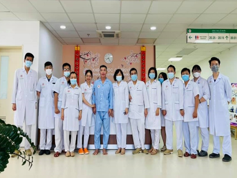 3 tháng trước, Công Lý nhập viện sau khi bị trượt chân ngã tại nhà riêng. Theo Ngọc Hà, cô không chia sẻ quá nhiều thông tin về sức khỏe của chồng bởi Công Lý không muốn mọi người phải lo lắng, bận tâm quá nhiều cũng như không muốn xuất hiện với vẻ mặt mệt mỏi trước công chúng. Ảnh: FB Ngọc Hà