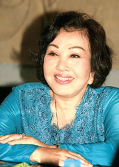 Tuy nhiên, hai con gái của Hồng Nga không nhận ra mẹ và không biết nói tiếng Việt. Sau đó, Hồng Nga thường tìm gặp hai con khi sang Thụy Sĩ lưu diễn. Ảnh: Sài Gòn giải phóng online