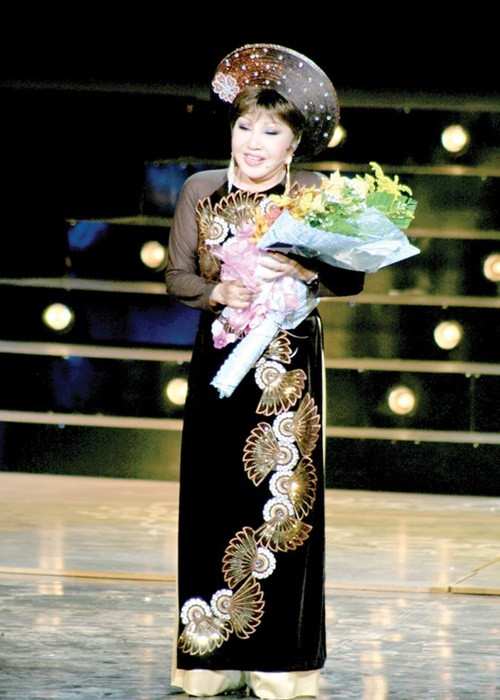 Nữ nghệ sĩ chia sẻ trên Sài Gòn giải phóng online, nhìn về quá khứ, bà thấy những ngày hạnh phúc chẳng tày gang. Bà thừa nhận do thẳng tính, không thích quỵ lụy nên dù vất vả bà vẫn một mình nuôi 5 người con. Ảnh: Sài Gòn giải phóng online