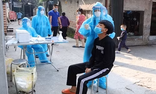 O dich nong nhat Ha Noi them 17 ca nhiem SARS-CoV-2, co tre nho