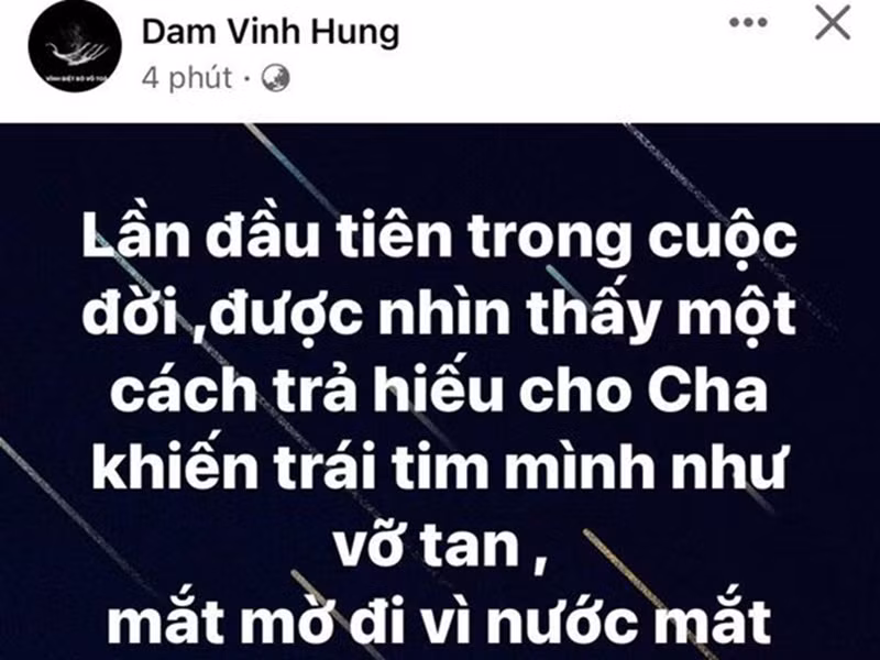 Sau tang lễ, trên trang cá nhân Mr Đàm chia sẻ: "Lần đầu tiên trong cuộc đời được nhìn thấy một cách trả hiếu cho cha khiến trái tim mình như vỡ tan, mắt mờ đi vì nước mắt”. Trước đó, nam ca sĩ bày tỏ sự tiếc thương trước sự ra đi của ông Võ Tòa - người anh gọi bằng bố: "Vĩnh biệt bố. Mong bố sớm về nơi thiên đàng. Chúng con mãi mãi nhớ thương bố. Con của bố, Đàm Vĩnh Hưng". Ảnh: chụp màn hình