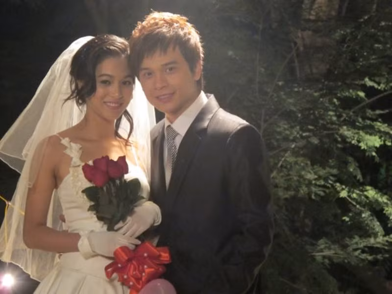 Năm 2009, Nhung Kate có vai diễn lớn đầu tiên. Đó là cô nha sĩ Thảo xinh đẹp trong phim “Bà nội không thích ăn pizza”. Cô đóng cặp cùng MC Danh Tùng. Ảnh: FB Nhung Kate