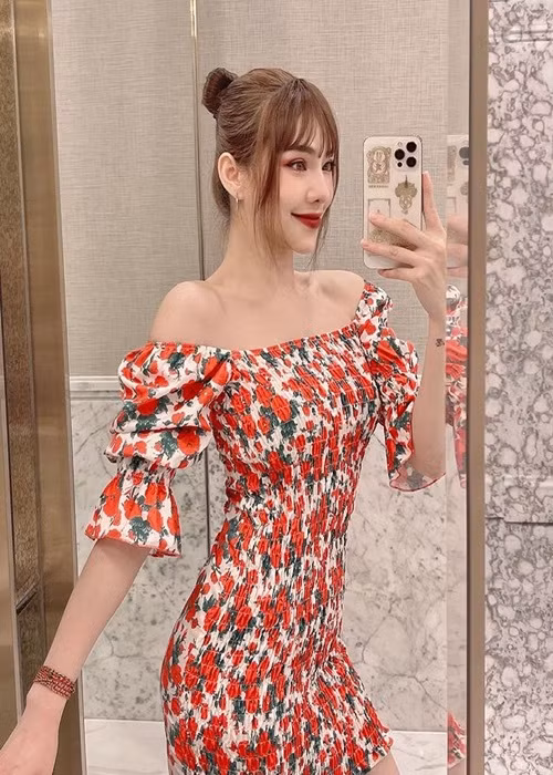 Gương mặt của Lưu Đê Ly ngày càng thon nhỏ, mũi cao hơn, môi quyến rũ.