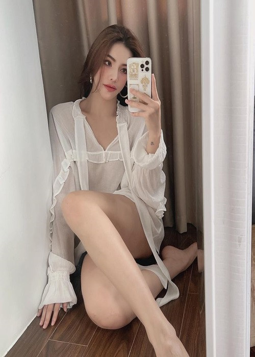 Lưu Đê Ly ngày càng gợi cảm, trẻ trung, bảo sao DJ Huy DX luôn mê mẩn.