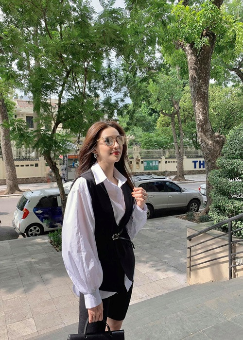  Tên tuổi của Lưu Đê Ly gắn liền với nhiều bộ phim truyền hình hot song đời tư của cô có không ít thị phi. Hiện tại, nữ diễn viên tập trung chăm lo tổ ấm và công việc kinh doanh online.