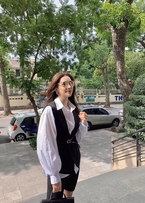  Tên tuổi của Lưu Đê Ly gắn liền với nhiều bộ phim truyền hình hot song đời tư của cô có không ít thị phi. Hiện tại, nữ diễn viên tập trung chăm lo tổ ấm và công việc kinh doanh online.