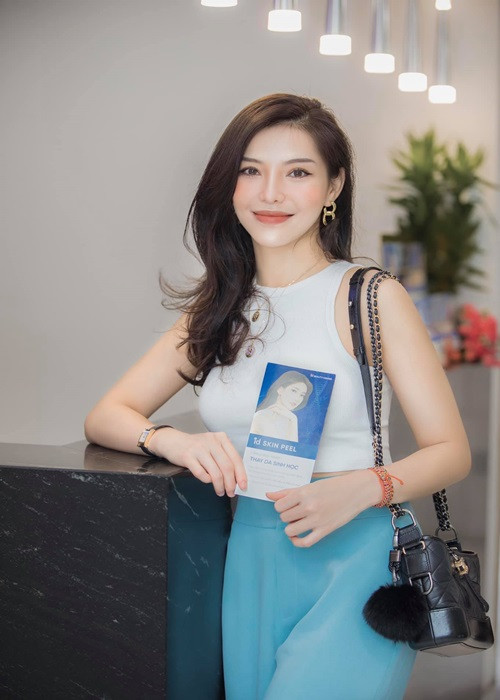 Lưu Đê Ly cho biết, kể từ khi dao kéo, cô không còn sợ chụp ảnh bằng máy ảnh cơ.