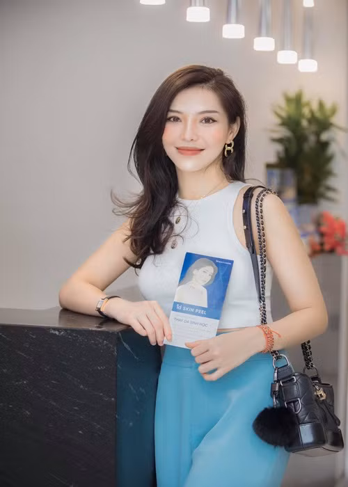 Lưu Đê Ly cho biết, kể từ khi dao kéo, cô không còn sợ chụp ảnh bằng máy ảnh cơ.