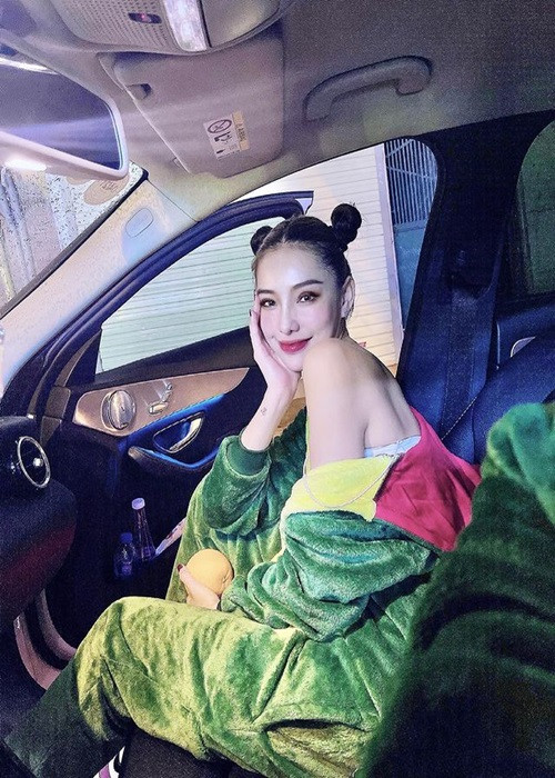 Nhiều người khen Lưu Đê Ly có thể cân mọi phong cách với diện mạo dao kéo thành công.