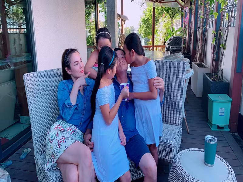 Trong mắt Phương Lê, ông xã là một người cha tuyệt vời của các con.