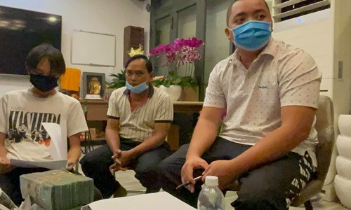 Ho Van Cuong da nhan tien cat-se kem 500 trieu Phi Nhung hua tang