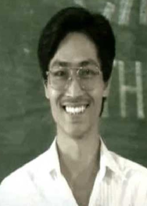 Quốc Tuấn còn gây chú ý khi vào vai thầy giáo Minh - chủ nhiệm lớp 12A, đồng thời là giáo viên môn Văn trong bộ phim “12A và 4H” lên sóng năm 1995. Ảnh: Đất Việt