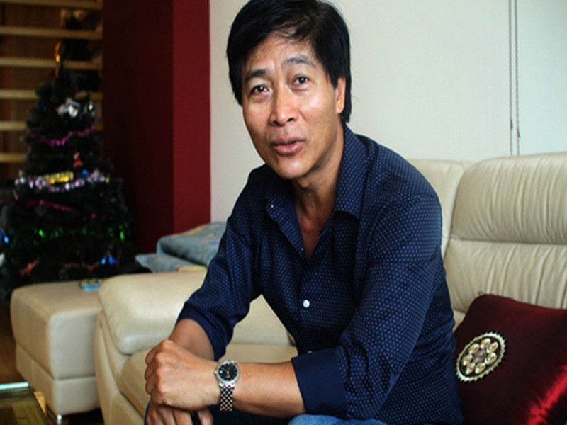 Ngoài ra, thời đóng xong vai Thi, Quốc Tuấn còn viết thư trả lời khán giả hâm mộ có ngày đến cả trăm lá. “Tính cả tiền tem, phong bì và mỗi bức hình gửi kèm, tôi... “lõm” nhưng ngày đó tôi vui lắm”, nam diễn viên chia sẻ. Ảnh: Người lao động