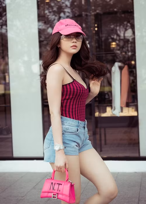 Thời gian qua, chân dài gốc Trà Vinh tích cực giảm cân để lấy lại vóc dáng thon gọn.